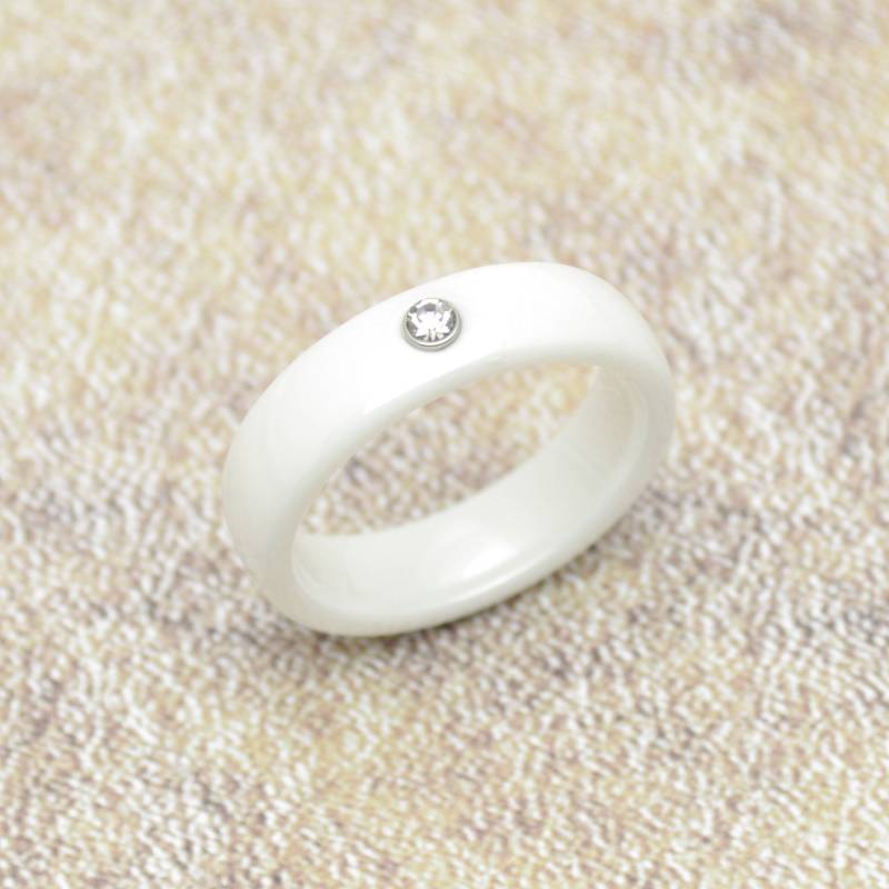 Ring Keramik 6 Mm Schmal Weiß Glänzend Mit Stein von Crazysteelhouse