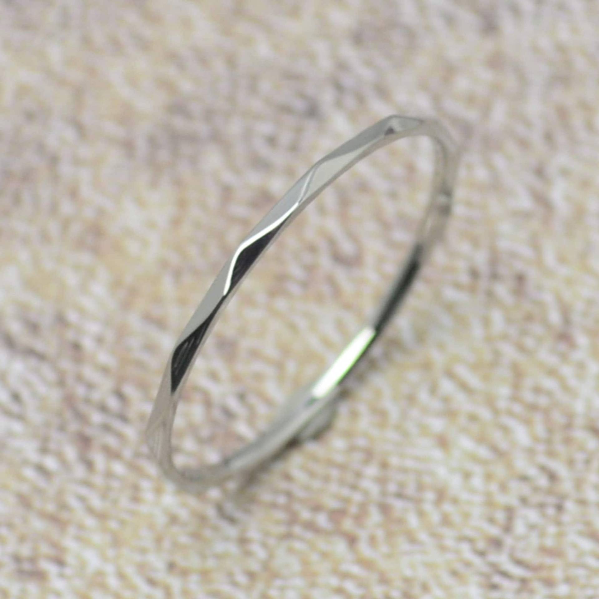 Ring Schmal 1 Mm Silber Wabenmuster Schlicht Edelstahl von Crazysteelhouse