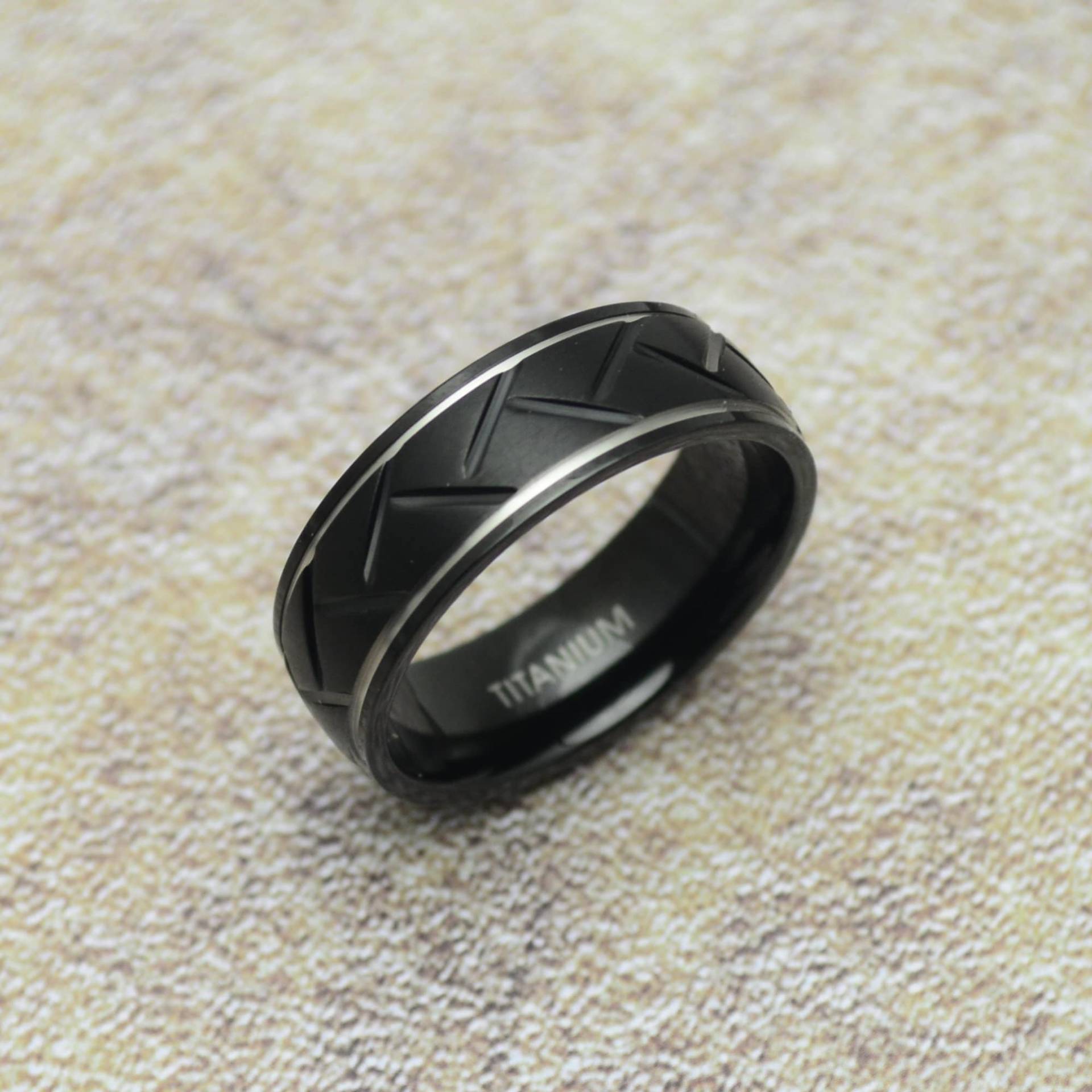 Titan Ring Schwarz Rille Titanium Hypoallergen Titan Ring Schwarz Rille Titanium Hypoallergen von Crazysteelhouse