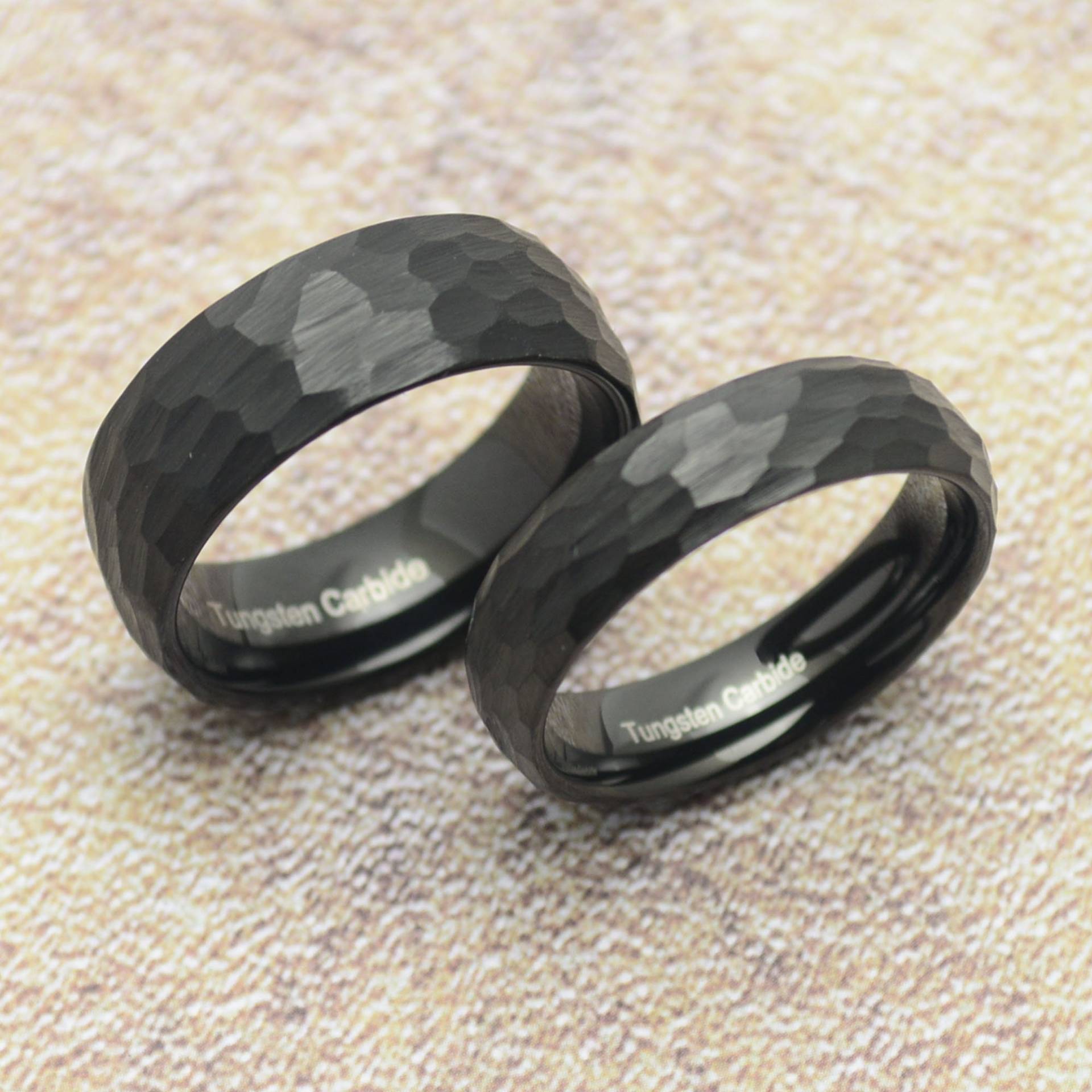 Wolfram Ring Gehämmert Schwarz Hammerschlag 6 Mm Oder 8 Wolfram Ring Gehämmert Schwarz Hammerschlag 6 Mm Oder 8 von Crazysteelhouse