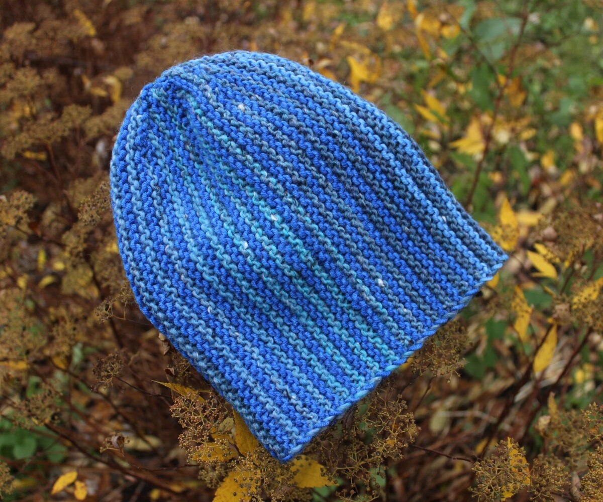 Blaue Streifen. Gestrickte Beanie, Unisex, Gestrickte Mütze, Blau, Merino, Gestrickt, Tweedy Gestreifte Mütze von CrazywoolByElena
