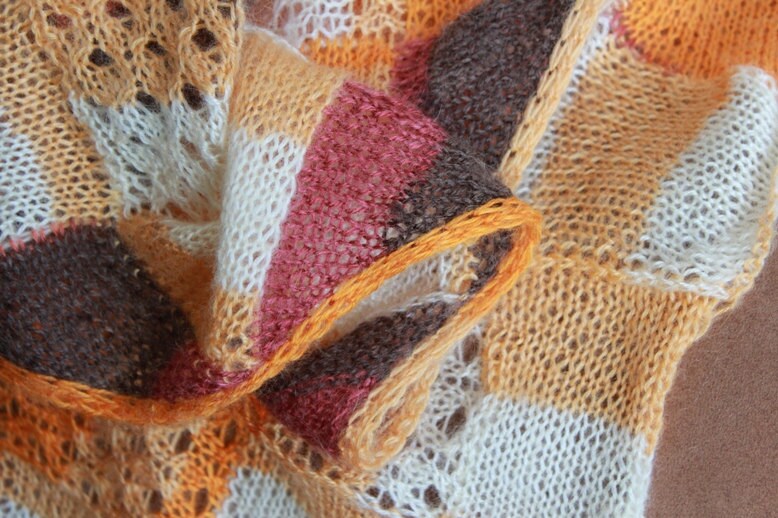 Oranger Vitamin Schal. Entrelak Stricken, Orange, Creme, Braun, Mehrfarbiges Garn, Gestricktes Kuscheltuch, Quadrate, Riesen Schal, Handgemachter von CrazywoolByElena