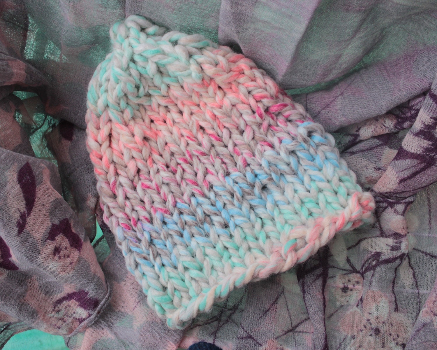 Zuckerwatte Mütze. Gestrickte Beanie, Damenmütze, Multikolor Garn Pastellfarbene Mütze, Handgestrickte Dicke Ooak, Beanie von CrazywoolByElena