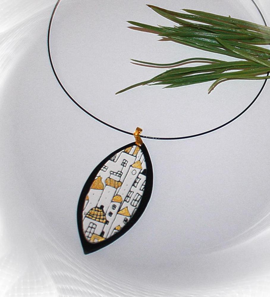 Einzigartige Kette Mit Anhänger, Goldene Dächer, Unikatschmuck, Polymer Art, Weiß Gold Schwarz von CreARTion