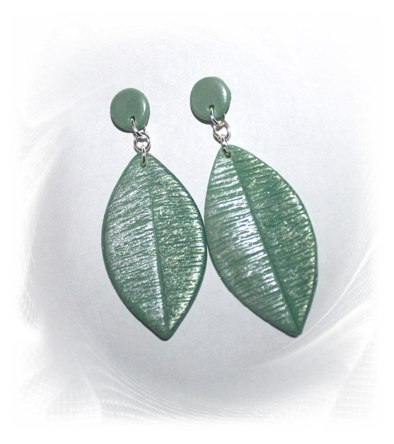 Einzigartige Ohrringe, Hängeohrringe Grün Silber, Edle Handmade Polymer Clay von CreARTion