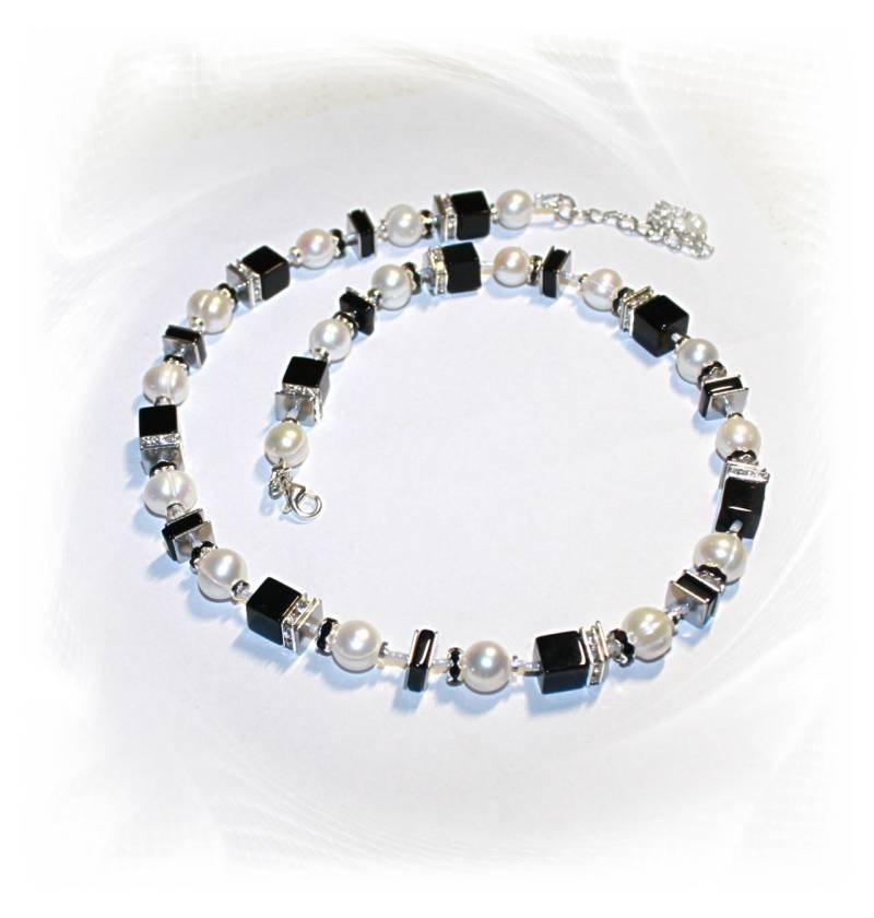 Kette, Würfelkette, Collier, Schwarz Weiß, Echte Perlen, Straß, Halskette, Würfel Onyx, Echte Perlen von CreARTion