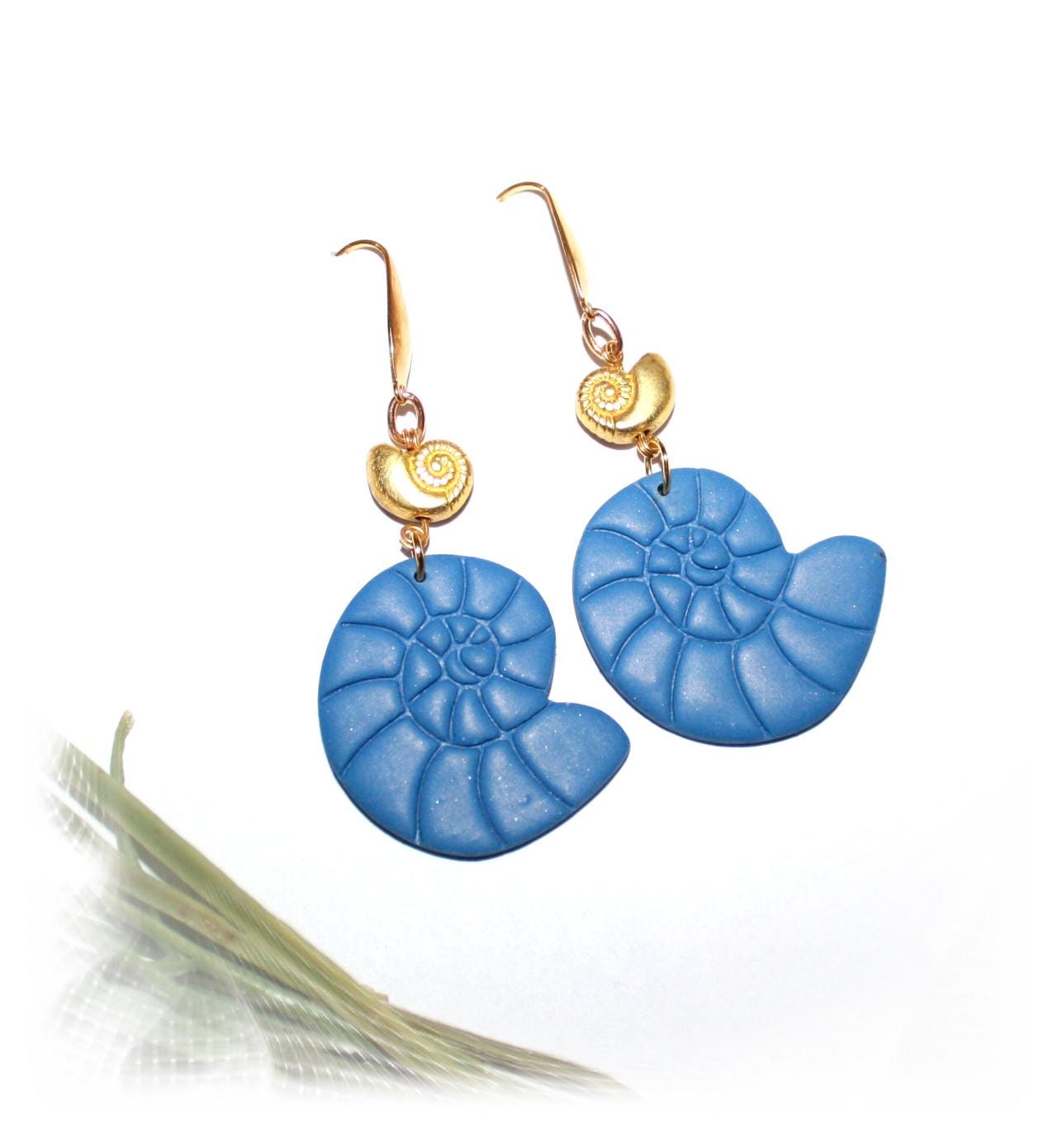 Maritime Ohrringe, Blaue Nautilus, Hängeohrringe Blau Gold, Polymer Clay von CreARTion