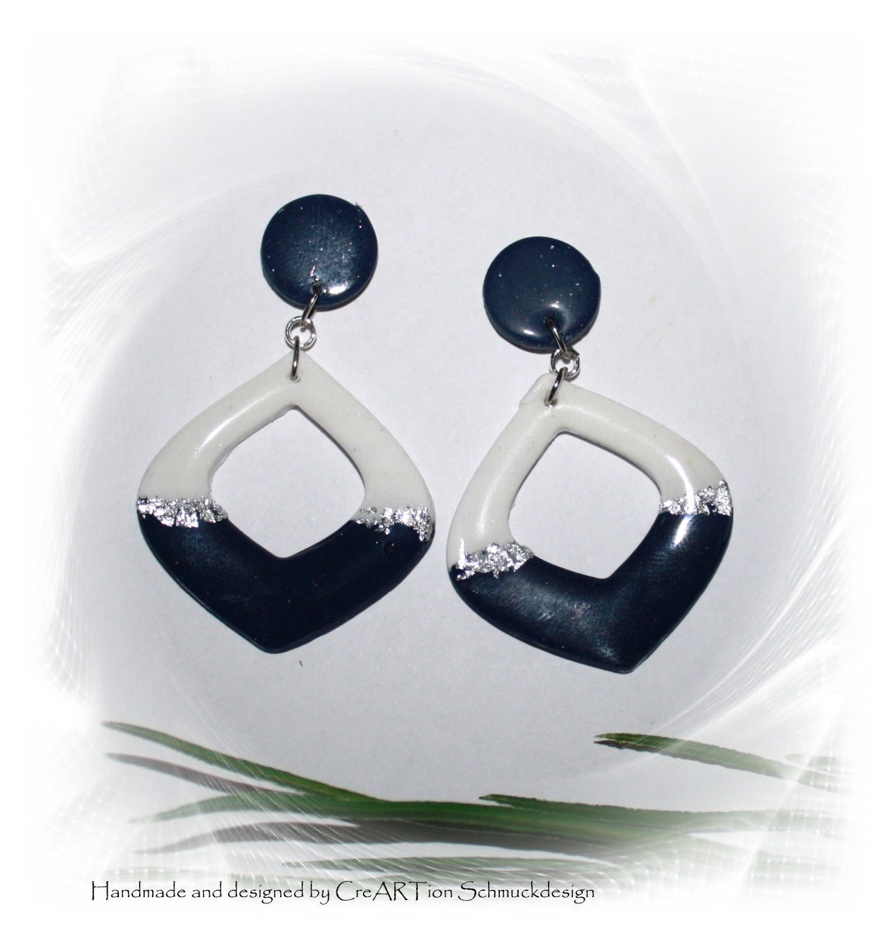 Ohrringe, Hängeohrringe, Ohrringe Blau Weiß, Resin Polymer Clay, Ohrhänger Weiß von CreARTion