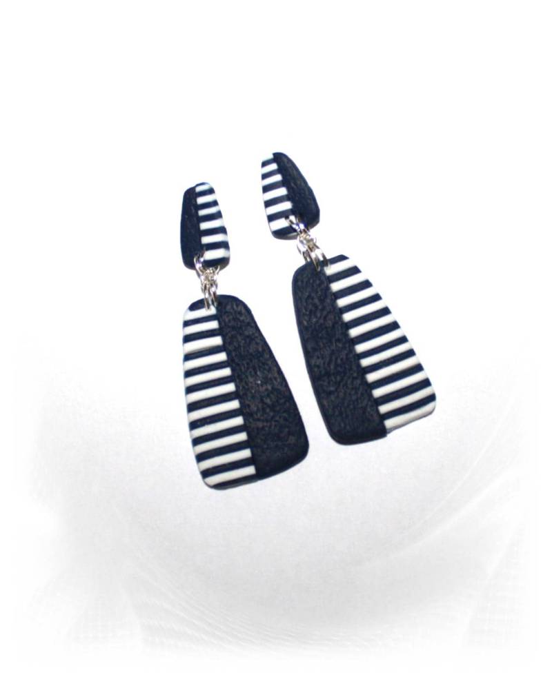 Topmoderne, Maritime Ohrringe in Marine Weiß, Dunkelblau Weißes Streifendesign, Ohrhänger, Ohrstecker Hängend, Marine-Look von CreARTion