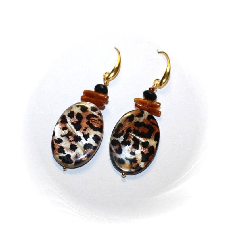 Trendstarke Ohrringe Im Leo-Look, Perlmutt Koralle Onyx, Leo-Design, Animal Print, Ohrhänger, Hängeohrringe Trendstarke Ohrringe Im Leo-Look, Perlmutt Koralle Onyx, Leo-Design, Animal Print, Ohrhänger, Hängeohrringe von CreARTion