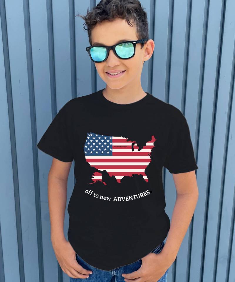 Usa Auswanderung T-Shirt - Abschiedsgeschenk Mit Flagge & Abenteuer-Slogan Off To New Adventures Goodbye Germany Shirt von CreArtbyMelanie