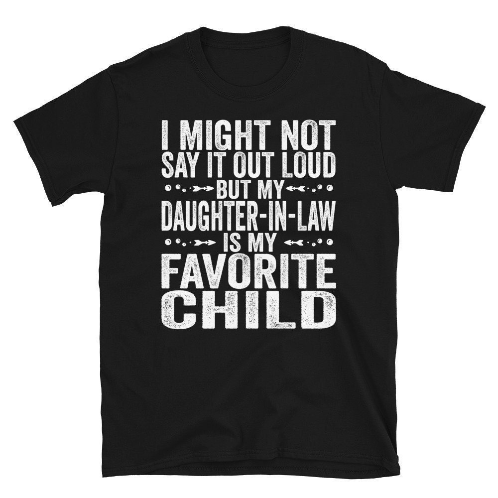 Ich Sage Es Vielleicht Nicht Laut, Aber Meine Schwiegertochter Ist Mein Lieblingskind Shirt, Lustiges Elterngeschenk von CreaTeeveCustom