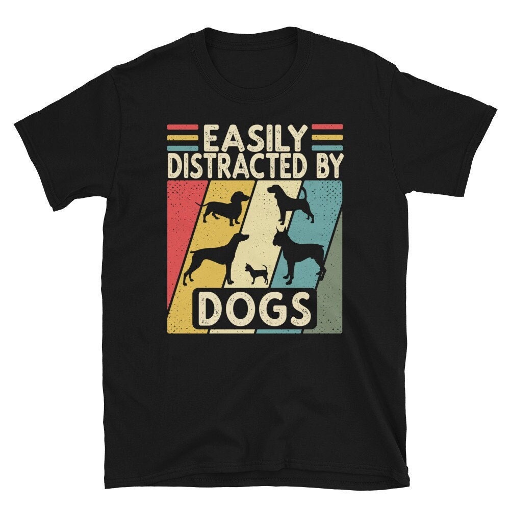 Leicht Abgelenkt Von Hunden, Hundeliebhaber Geschenk, Hunde Mama Shirt, Hundebesitzer Hund Papa Lustiges T-Shirt, Retro Vintage von CreaTeeveCustom
