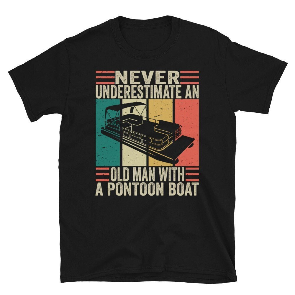 Lustiges Vintages Schwimmerboot-Hemd, Unterschätzen Sie Nie Einen Alten Mann Mit Einem Schwimmerboot-T-Shirt von CreaTeeveCustom