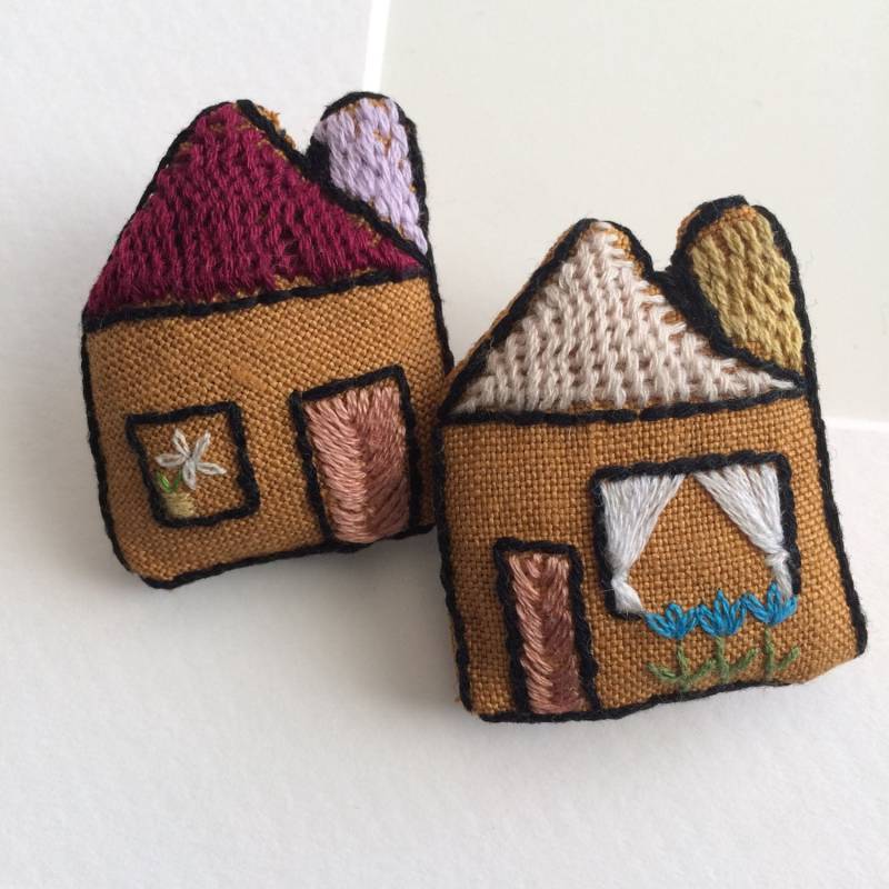 Home Sweet - Handbestickte Stoffbrosche Home Sweet - Handbestickte Stoffbrosche von Creakyhearts