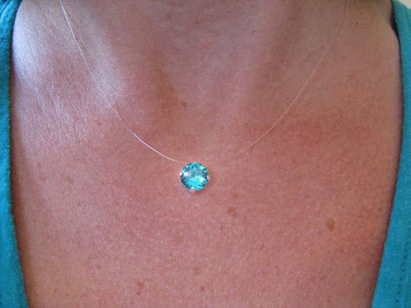 Transparente Nylonfadenkette Mit Swarovski-Kristall, Blau Oder Rosa Transparente Nylonfadenkette Mit Swarovski-Kristall, Blau Oder Rosa von Creamelanie