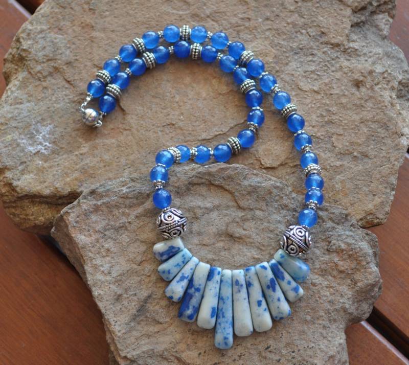 Weihnachtsgeschenk - Blaue Achat Perlenkette Howlith Türkis Edelstein, 64 cm Weihnachtsgeschenk - Blaue Achat Perlenkette Howlith Türkis Edelstein, 64 cm von Creasebysurekha