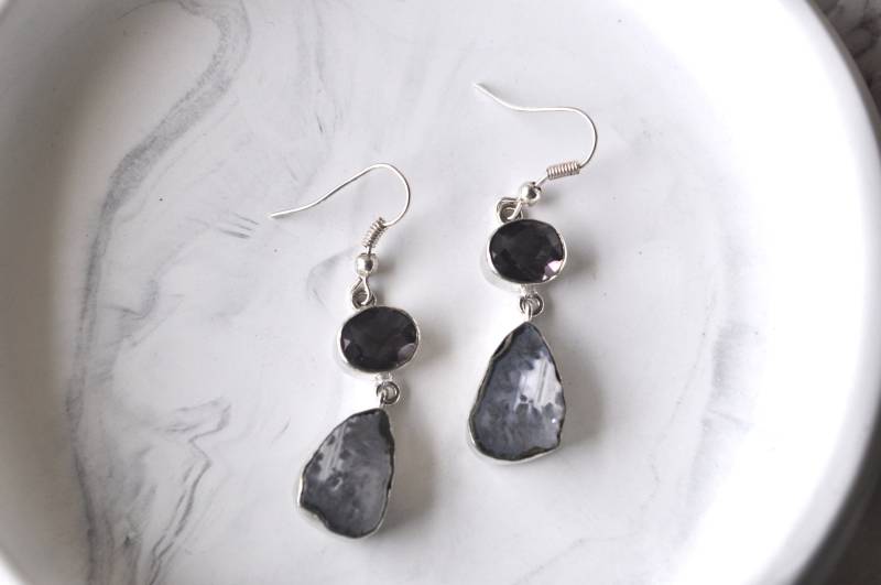 Handgefertigte Perlenohrringe Schicker Abendschmuck Handgefertigte Perlenohrringe Schicker Abendschmuck von Creasebysurekha