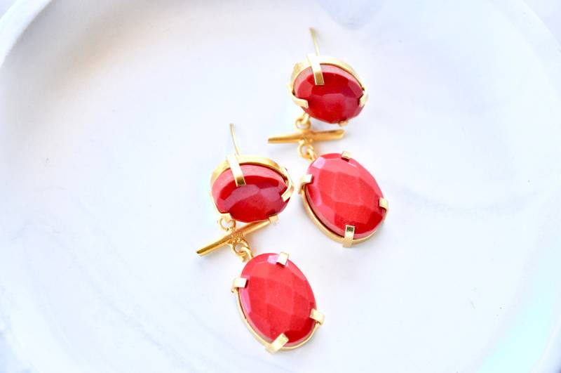 Handgefertigte Rote Stein Ohrringe Gold Tone Ohrringe Handgefertigte Rote Stein Ohrringe Gold Tone Ohrringe von Creasebysurekha