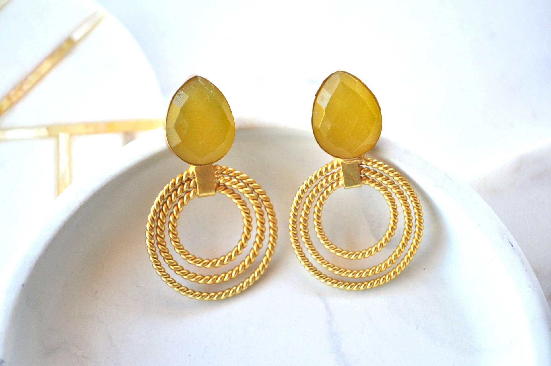 Handgemachte Gelbe Ohrringe Gold Ton Modeschmuck von Creasebysurekha
