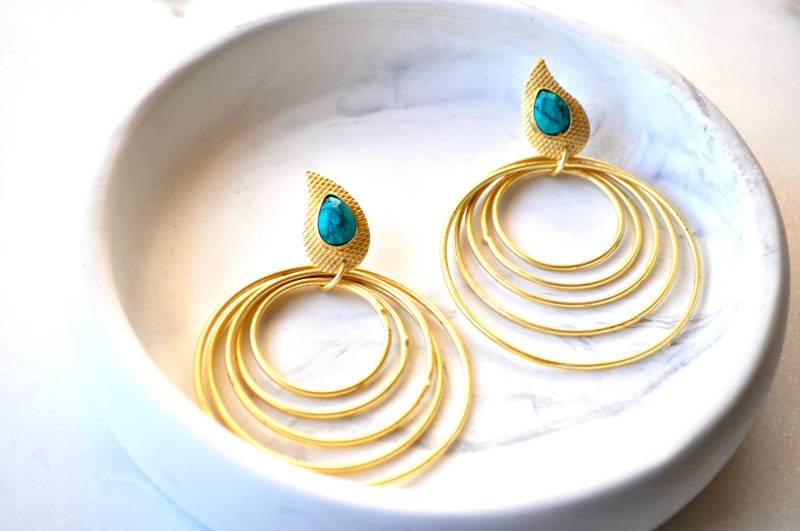 Handgemachte Gold Türkis Loop Ohrringe Baumeln Tropfen Ohrringe Handgemachte Gold Türkis Loop Ohrringe Baumeln Tropfen Ohrringe von Creasebysurekha