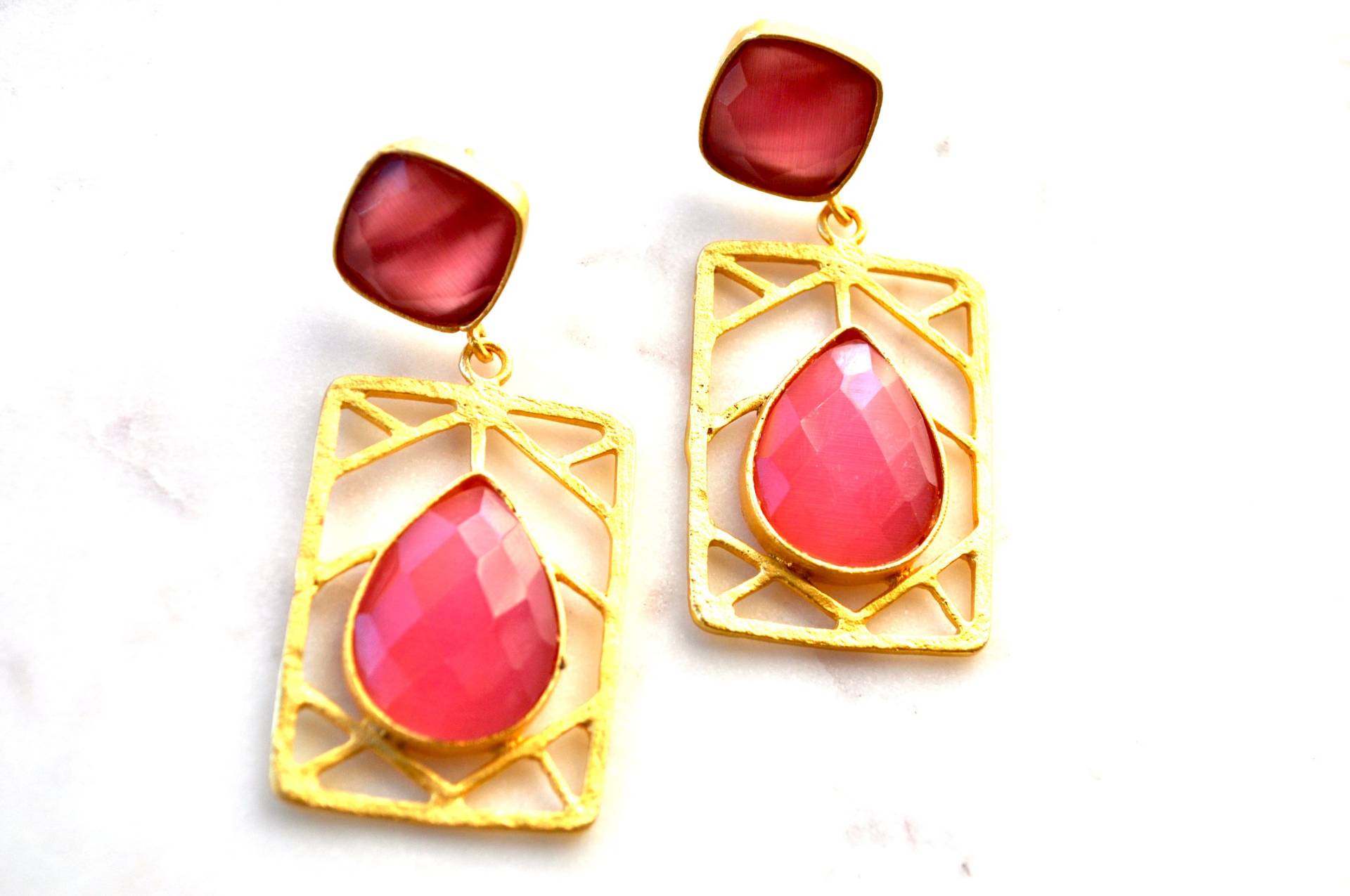 Handgemachte Goldohrringe Rosa Teardrop-Edelstein, 3-Inch Tropfen von Creasebysurekha