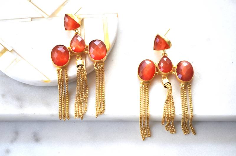 Handgemachte Orange Edelstein Quasten Ohrringe Gold Fransen Statement Schmuck Handgemachte Orange Edelstein Quasten Ohrringe Gold Fransen Statement Schmuck von Creasebysurekha