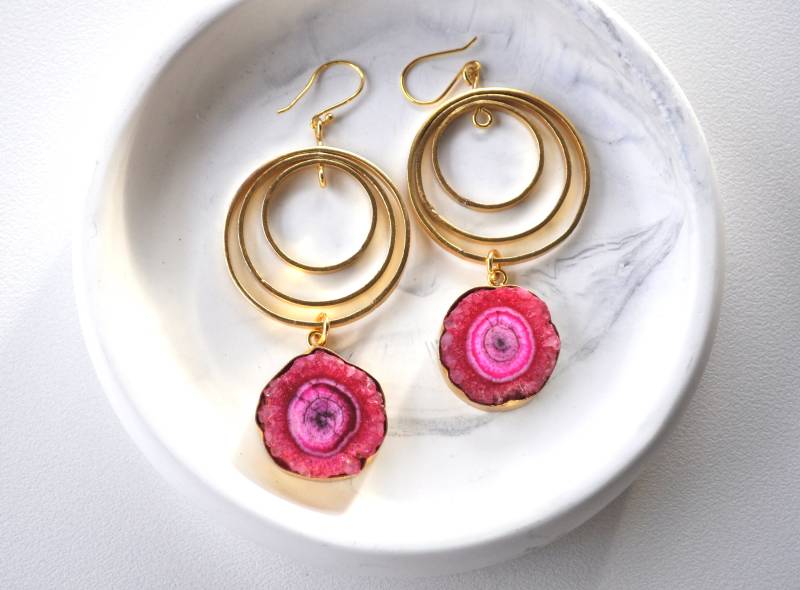 Handgemachte Pink Achat Creolen Gold Ton Multi-Creolen von Creasebysurekha