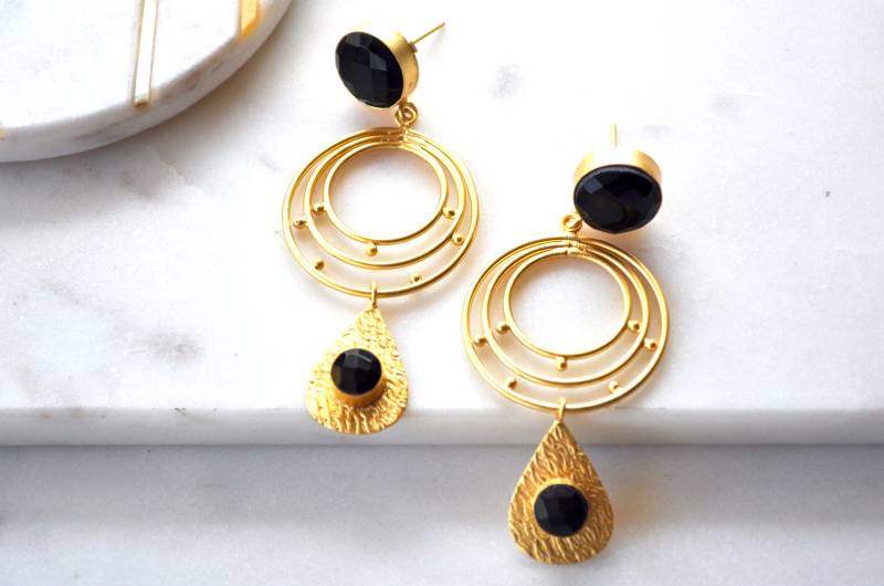 Handgemachte Schwarze Onyx Goldtropfen Ohrringe Zierlicher Schmuck Handgemachte Schwarze Onyx Goldtropfen Ohrringe Zierlicher Schmuck von Creasebysurekha