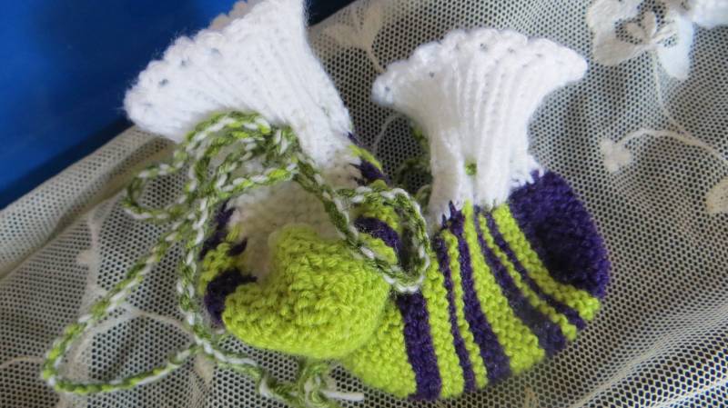 Babyschuhe Gestrickt, Mitwachsende Babysocken Für Minis, Nahtlose Babystiefel von CreateCareful