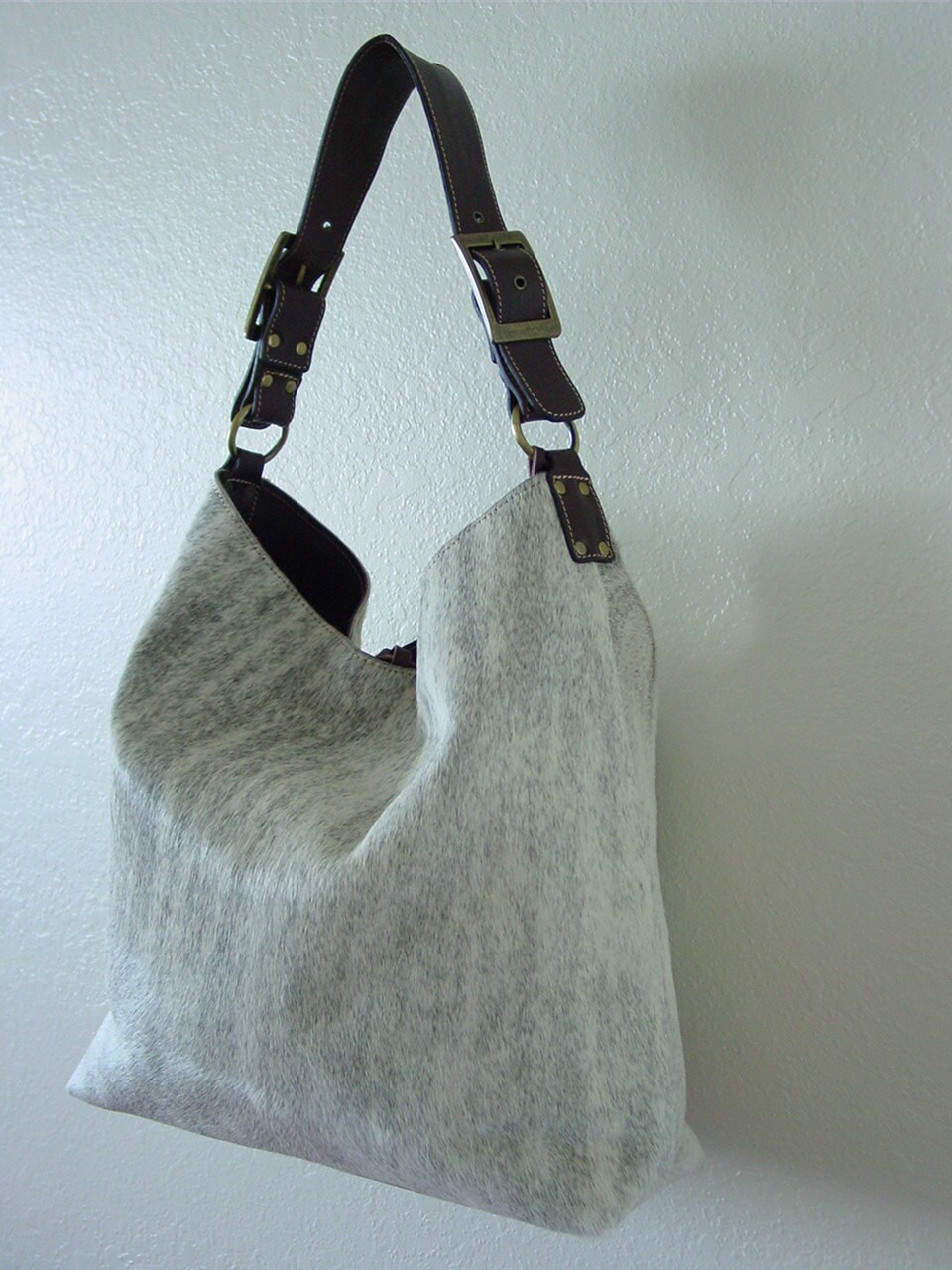 Hipster Light Hide Umhängetasche von CreateCurate