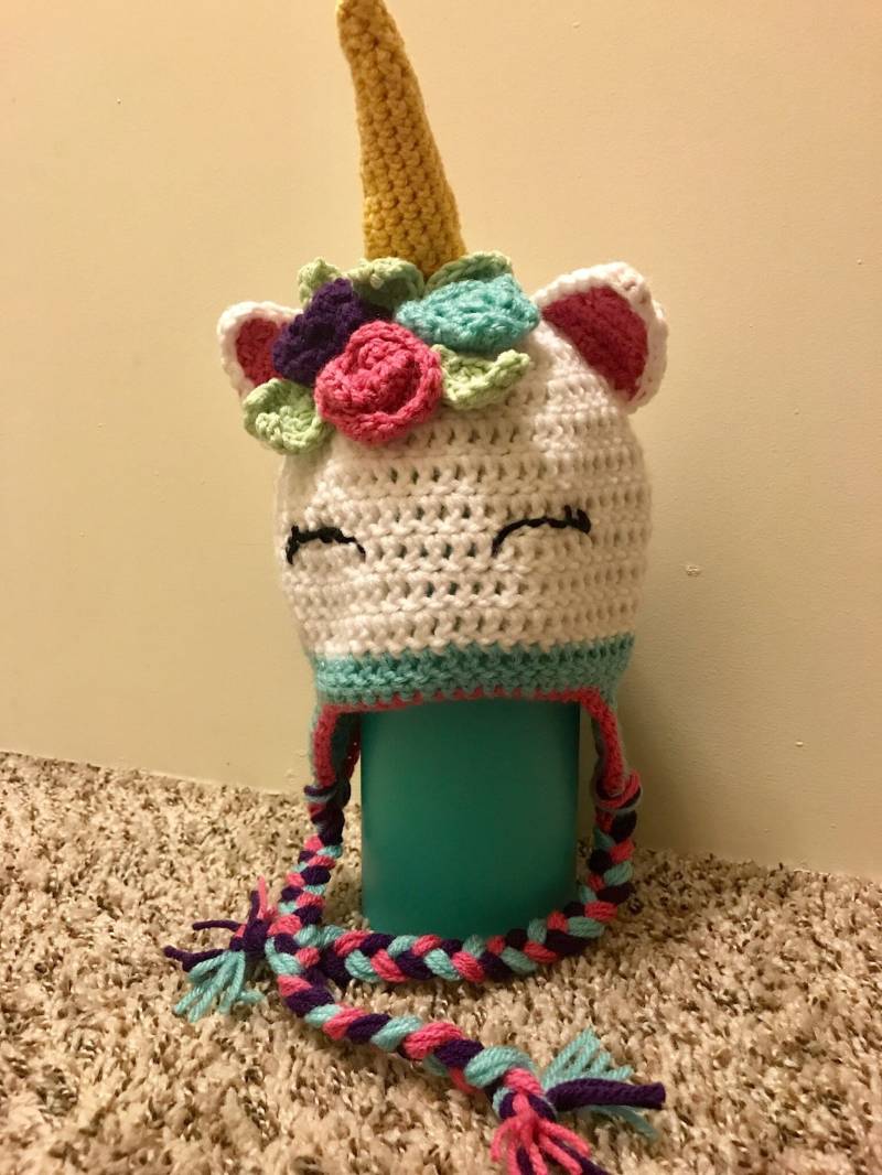 Gehäkelte Einhorn Mütze Gehäkelte Einhorn Mütze von CreatedToBeCherished