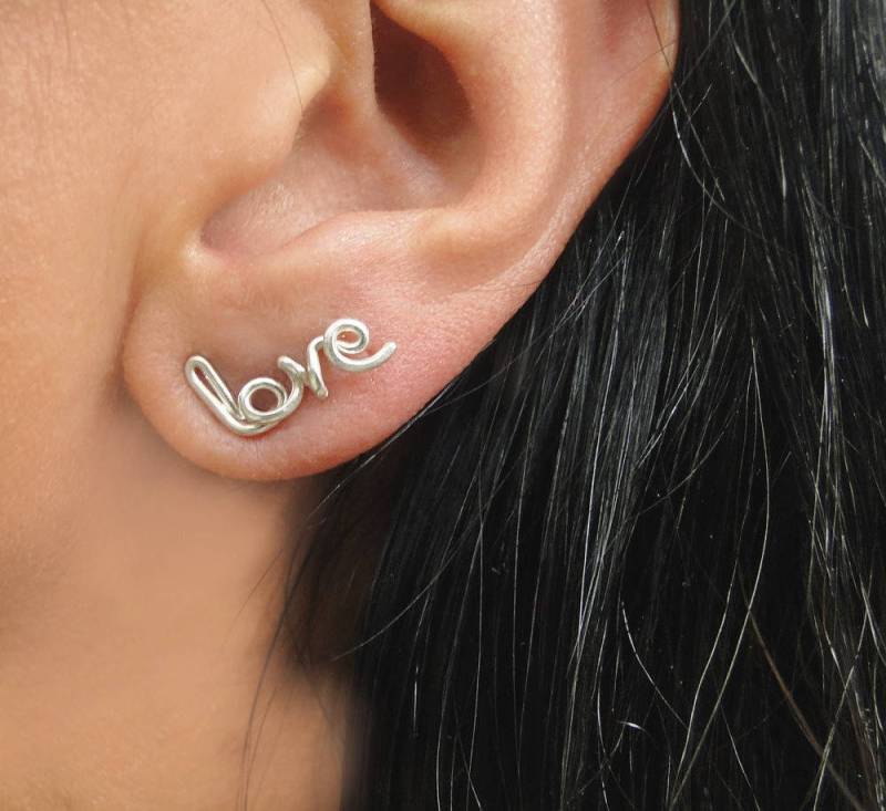 Silber Liebe Ohrringe Kleine Wort Ohrstecker, Personalisierter Schmuck Silber Liebe Ohrringe Kleine Wort Ohrstecker, Personalisierter Schmuck von CreatedToEdify