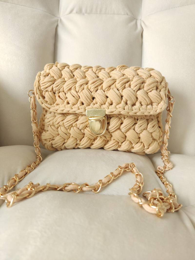 Gehäkelte Handtasche/Umhängetasche Hellbraun Marshmallow Gehäkelte Handtasche/Umhängetasche Hellbraun Marshmallow von CreatedbyDuygu