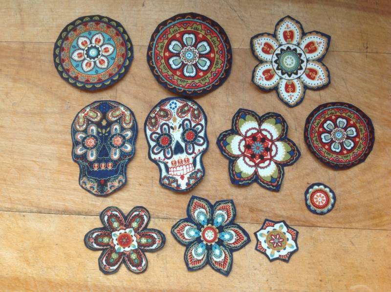 11 Stück Dia De Los Muertos Spirographen Blumenmuster Bügelbild Baumwollstoff Applikationen Für Diy-Projekte von CreatingYourCraft