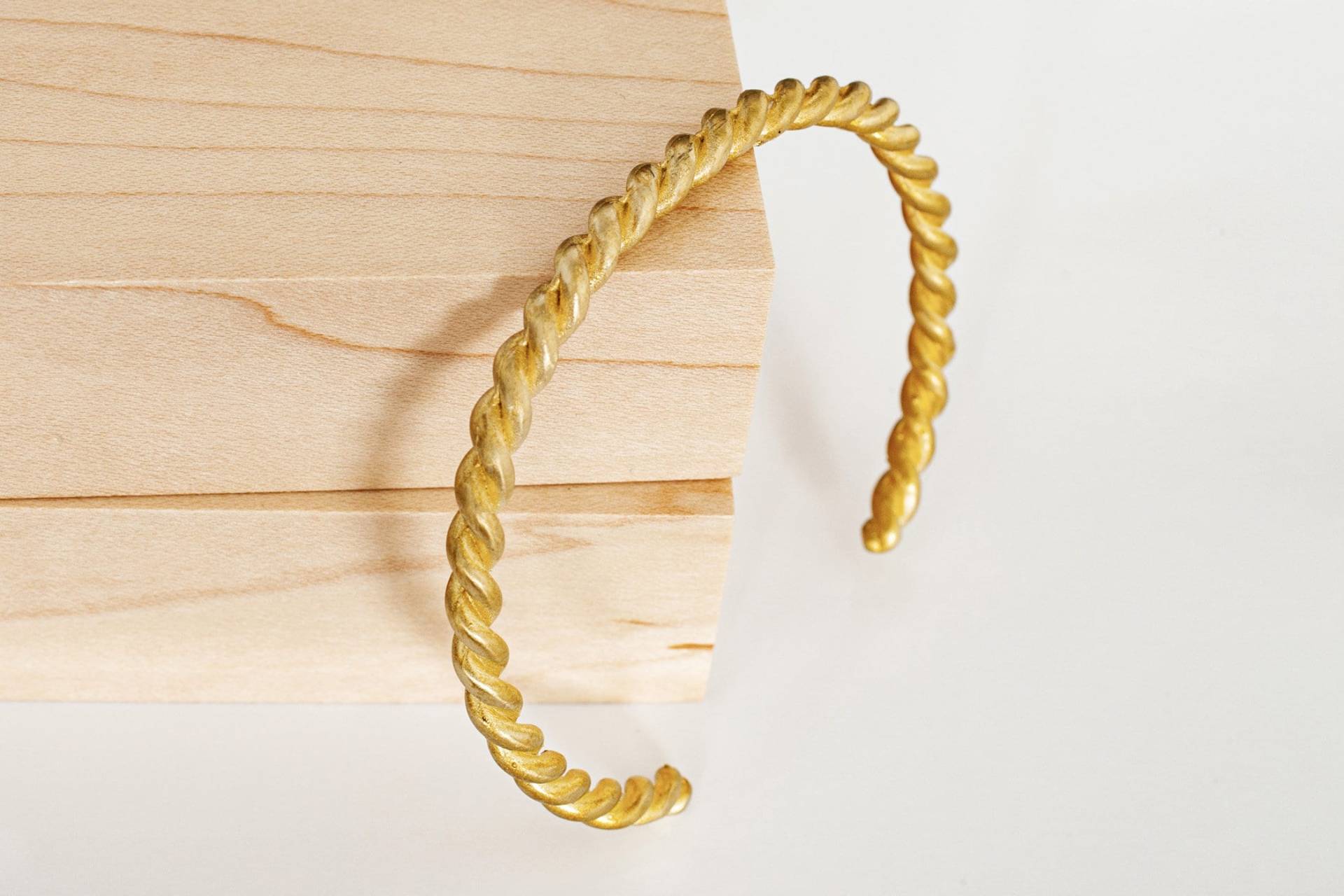 Gold Cuff Armreif Armband, Twisted Rope Cuff, Stacking 24K Vergoldet Armband Boho, Minimalist, Unisex Gold Cuff Armreif Armband, Twisted Rope Cuff, Stacking 24K Vergoldet Armband Boho, Minimalist, Unisex von creatingjewellerygr