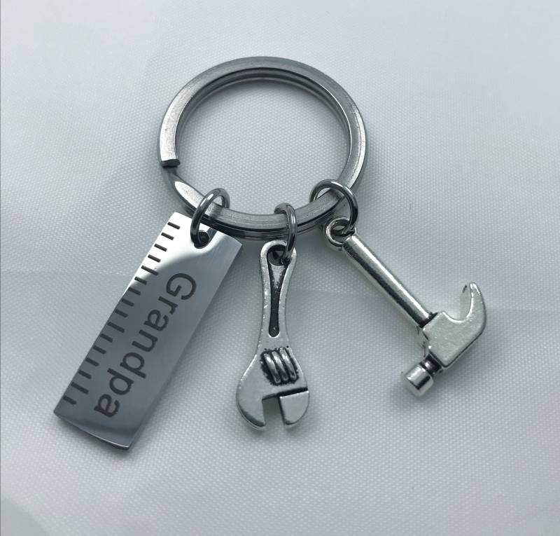 Handbuch Edelstahl Schlüsselbund ， Auto Schlüsselbund, Vatertag Lineal Hammer Schraubenschlüssel Dad Reparatur Werkzeug Anhänger, Handwerkzeug von CreatioDesign
