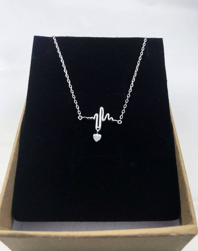 Kurve, Mini Silber Herzschlag Halskette, Herz Anhänger, Herzschlag Diagramm, Krankenschwester, Doktor, Liebe, Baby Halskette, Ekg Halskette von CreatioDesign