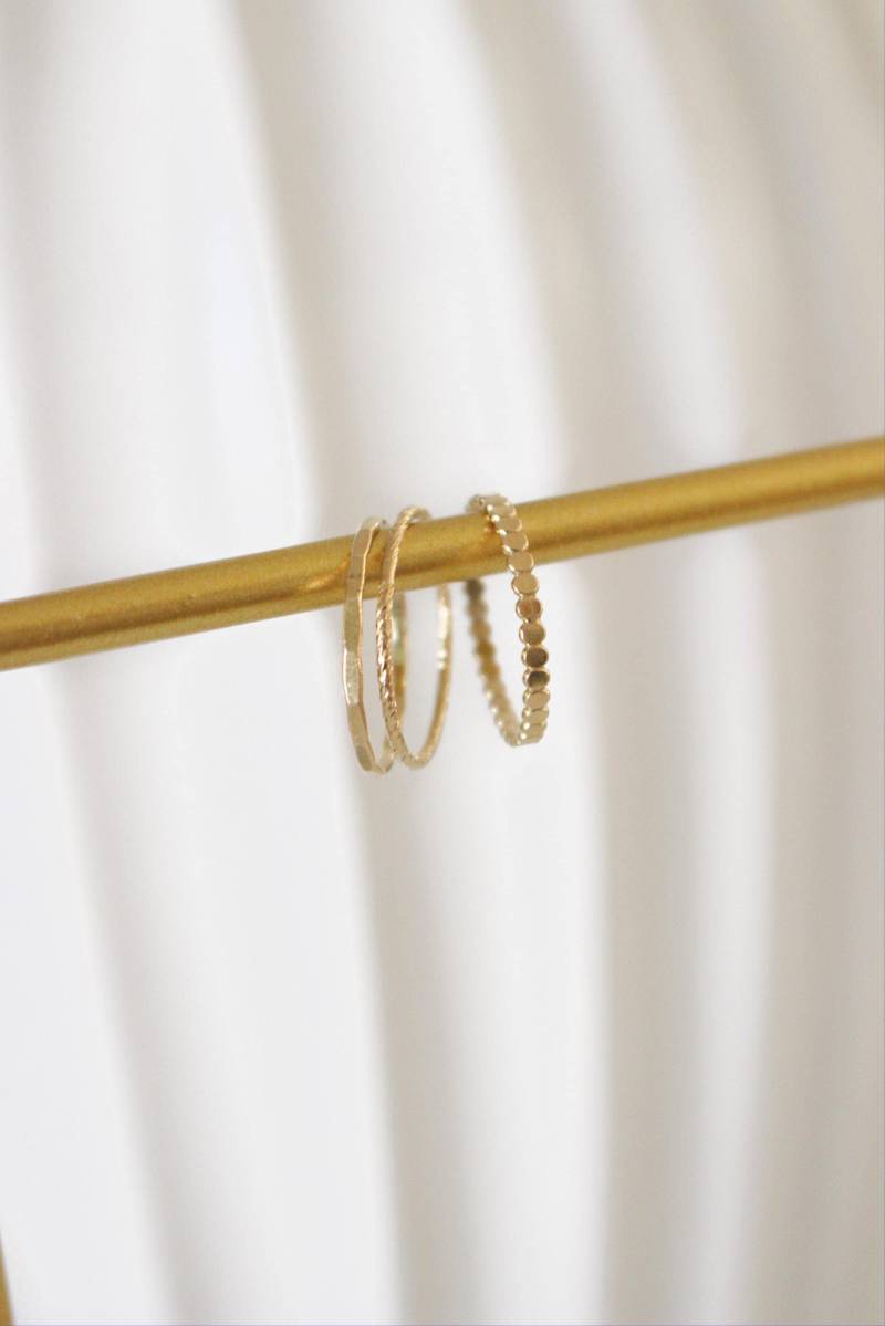 14K Gold Filled Ring Set Minimalist Twist Stacking Bands von CreationMegane