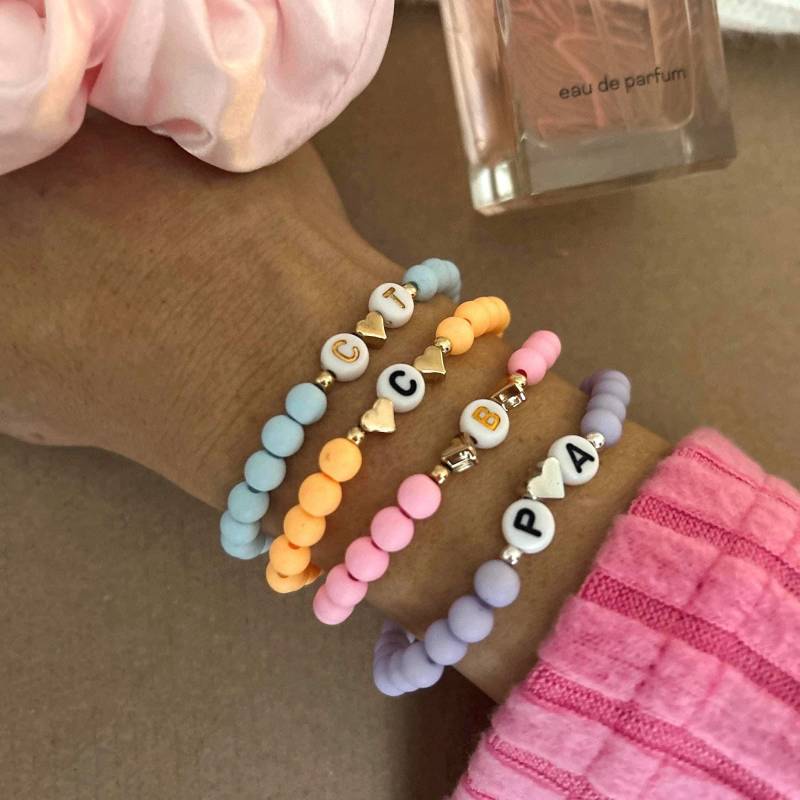 Perlenarmband Personalisiert Mit Initialen Buchstabenperlen Perlenarmband Personalisiert Mit Initialen Buchstabenperlen von Creationislovee