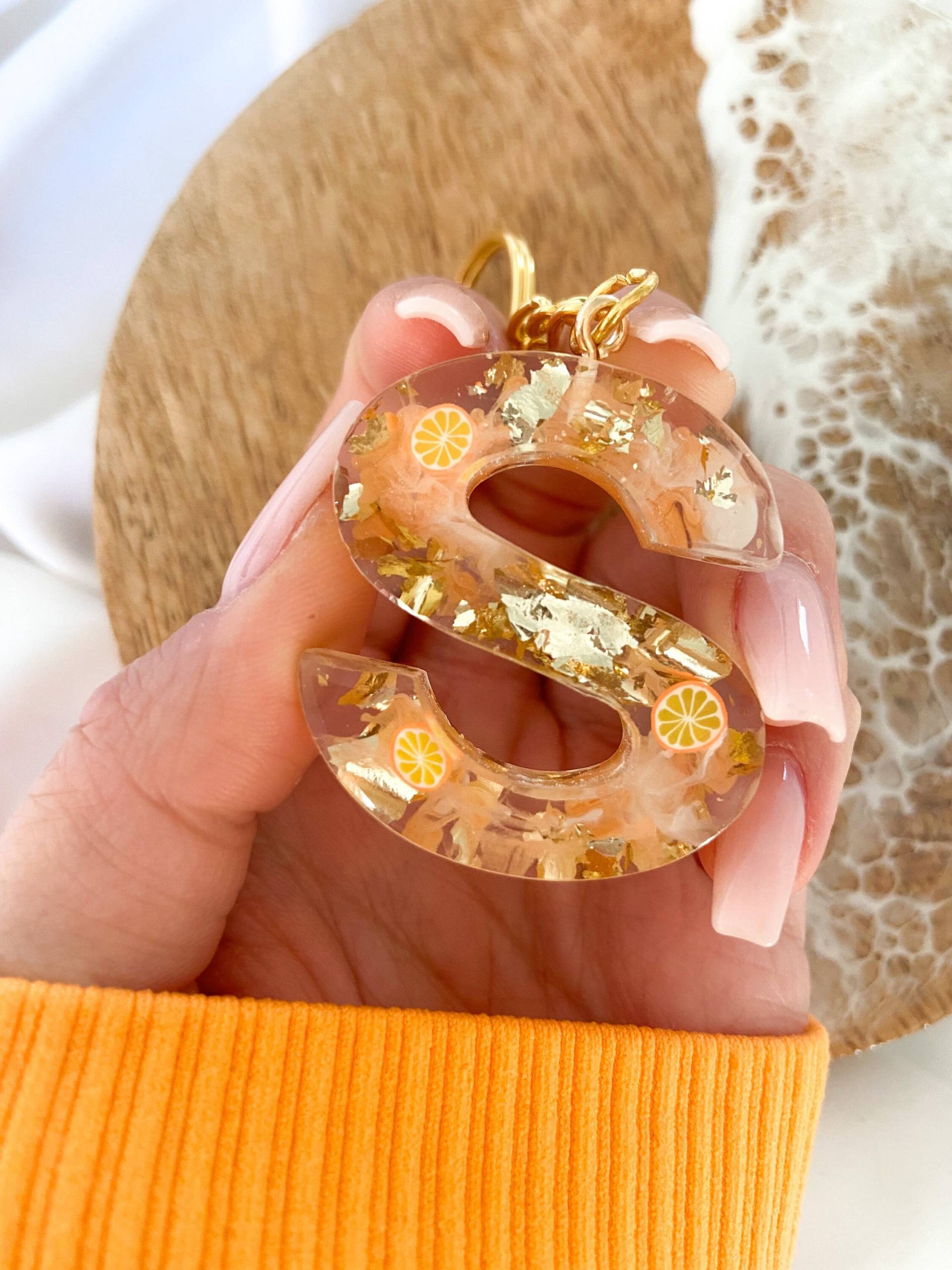 Resin-Buchstaben Schlüsselanhänger Mit Farbe/ Glitzer Und Obst/Früchten Epoxidharz Geburtstag/ Geschenkidee Valentinstag Resin-Buchstaben Schlüsselanhänger Mit Farbe/ Glitzer Und Obst/Früchten Epoxidharz Geburtstag/ Geschenkidee Valentinstag von Creationislovee