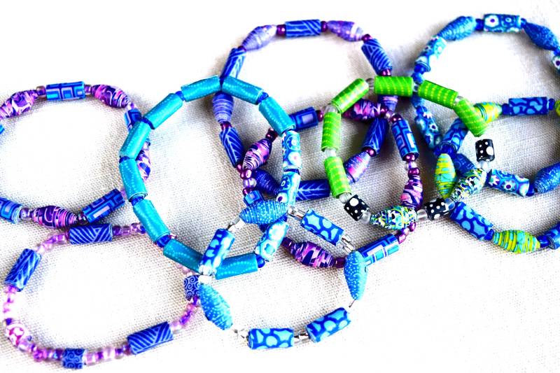Handgefertigte Papierperlen Einzigartige Leichte Und Eine Der Art Perlen Armbänder von CreationsByBronte