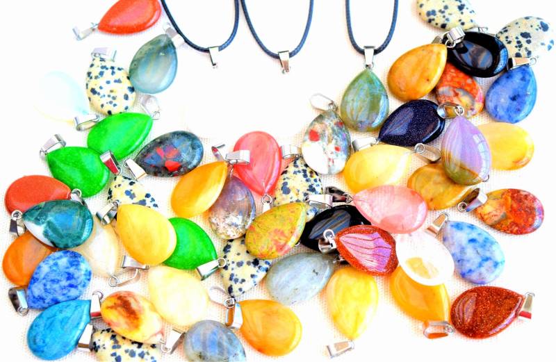 Kristall Quarz Stein Halsketten Teardrop Geformt von CreationsByBronte