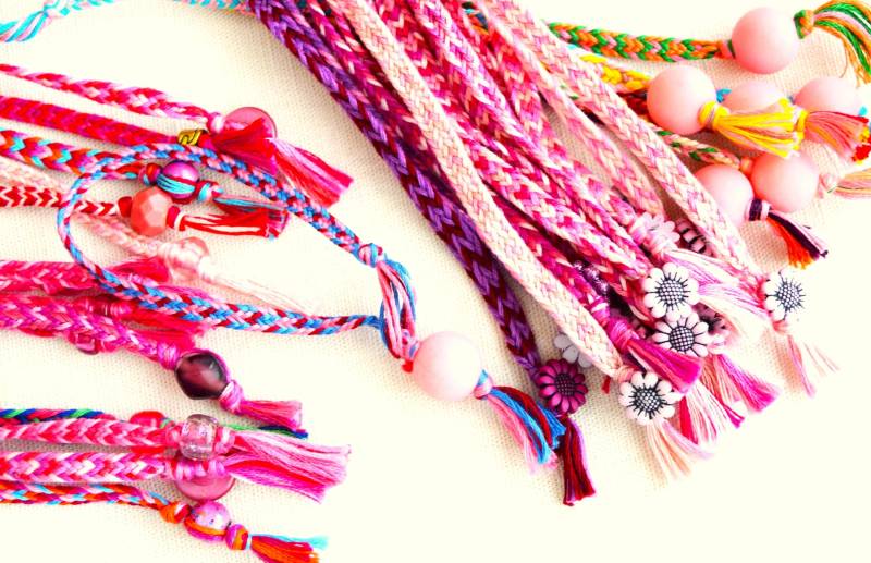 Rosa Handgewebte Armbänder von CreationsByBronte