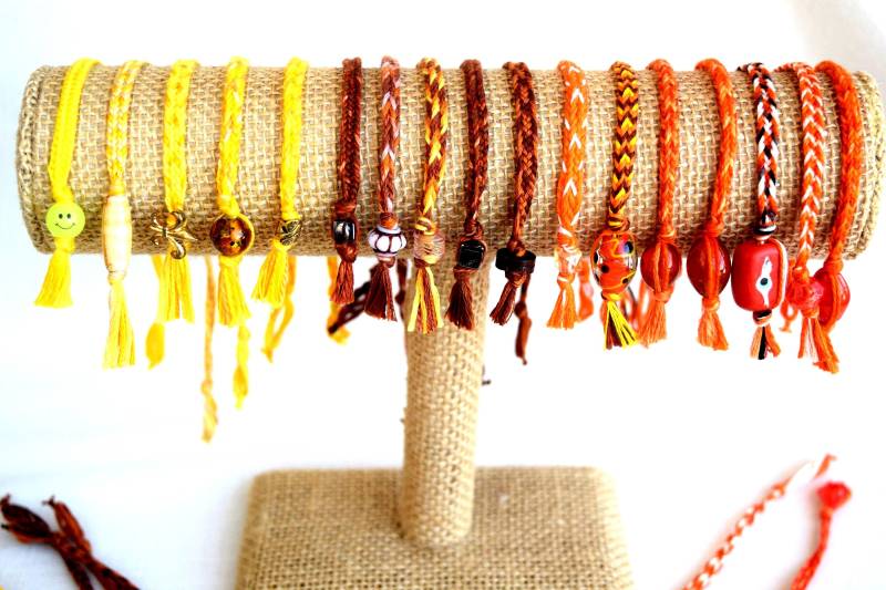Unisex - Gelb, Orange, Rot, Lila Und Braun Handgewebte Armbänder von CreationsByBronte