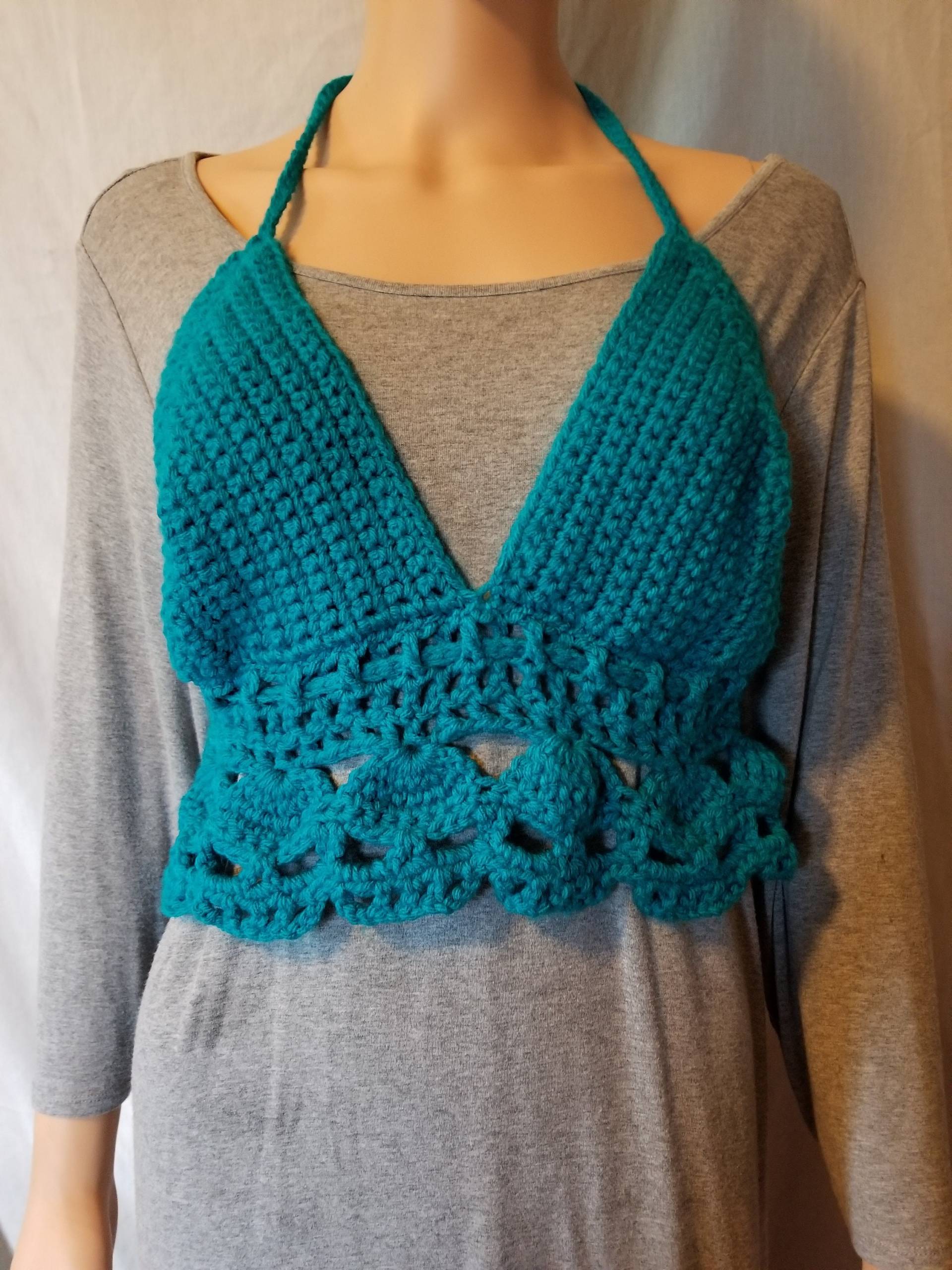 Blaues Neckholder Top Mit Totenkopf Borte. - Versandfertig Blaues Neckholder Top Mit Totenkopf Borte. - Versandfertig von CreationsByGard