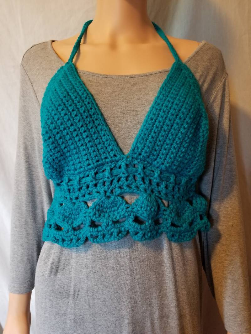 Blaues Neckholder Top Mit Totenkopf Borte. - Versandfertig Blaues Neckholder Top Mit Totenkopf Borte. - Versandfertig von CreationsByGard