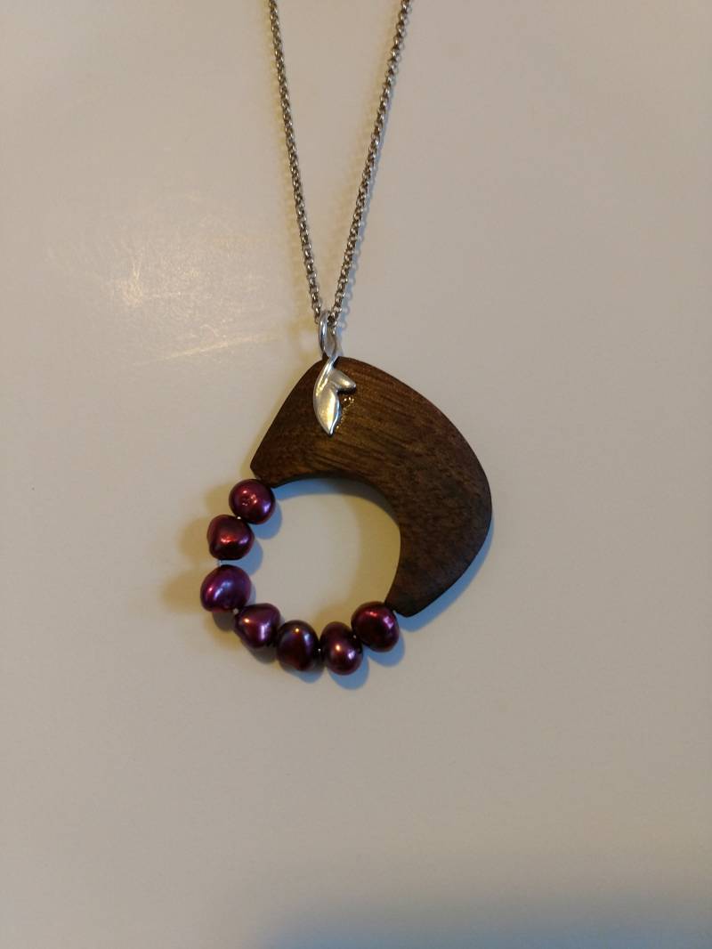 21.walnussholz, Burgunder Perlen Und Sterling Silber Anhänger von CreationsByRandal