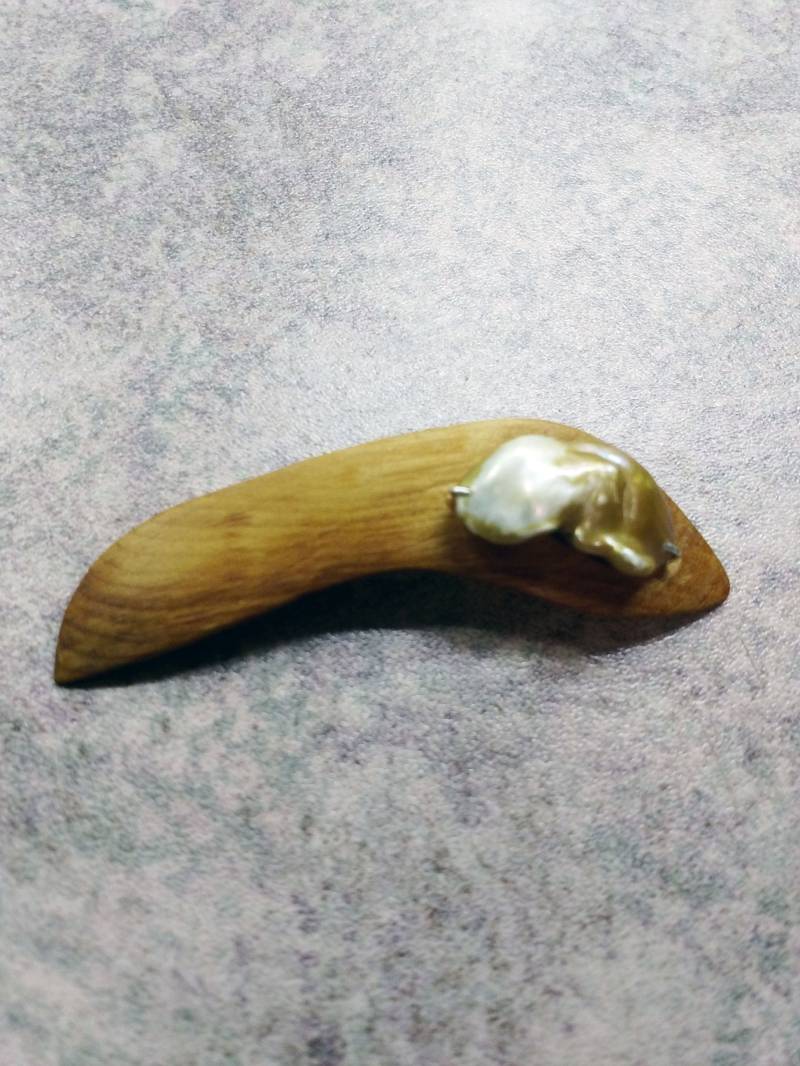 Cottage Collection, Zedernholz, Barock Perle Und Sterling Silber Anstecknadel 02 von CreationsByRandal