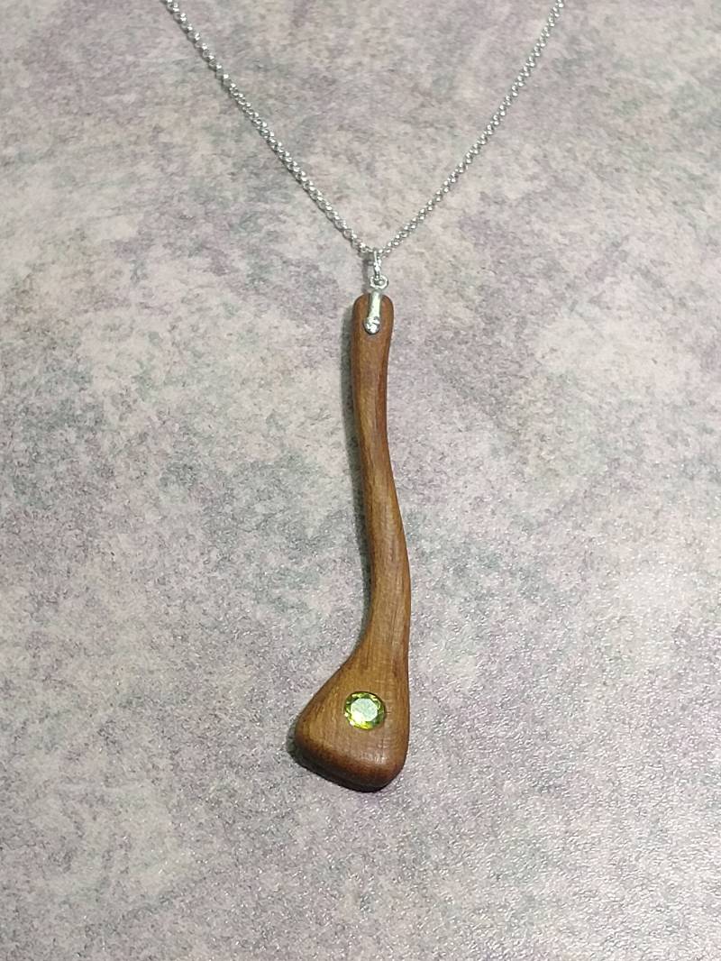 Mahagoni Holz, Facettierter Peridot Edelstein 5.6mm Und Sterling Silber 90Er Anhänger von CreationsByRandal